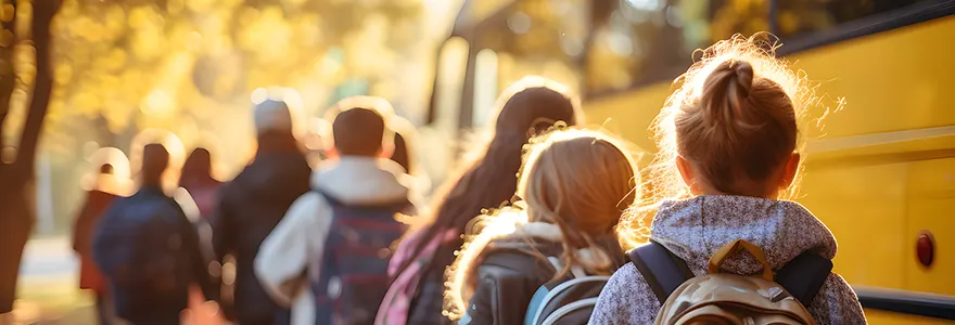 Quels sont les critères de sécurité à considérer pour les minibus scolaires ?
